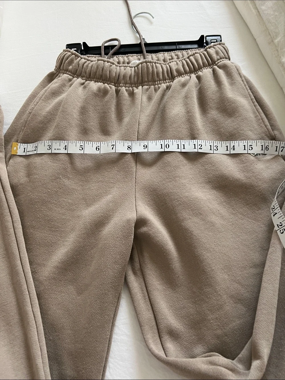 ALO Yoga Women’s Taupe Accolade straight leg Sweatpants - Relaxed Fit - Picture 6 of 8